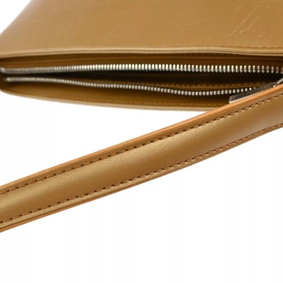 Louis Vuitton Beige Monogram Mat Fowler Handbag - Picture 9 of 10